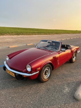Triumph Spitfire 1500 TC, rood, cabrio softtop, APK tot 08/26