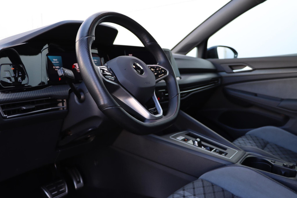 Volkswagen Golf 1.5 etsi r-line 150pk dsg7