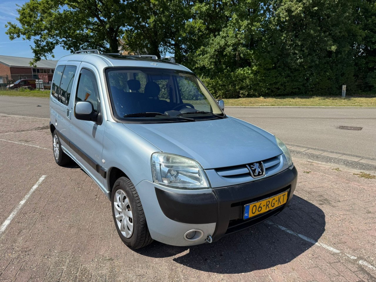 Peugeot partner 1600 benzine bj 2006 1750 euro