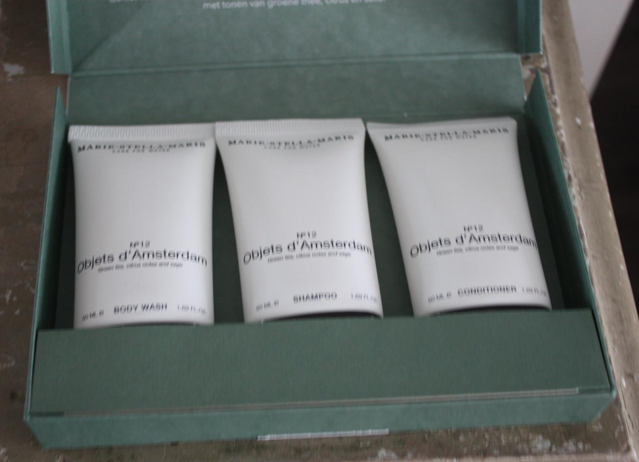 Nieuw, doosje opengemaakt voor de foto's groen doosje