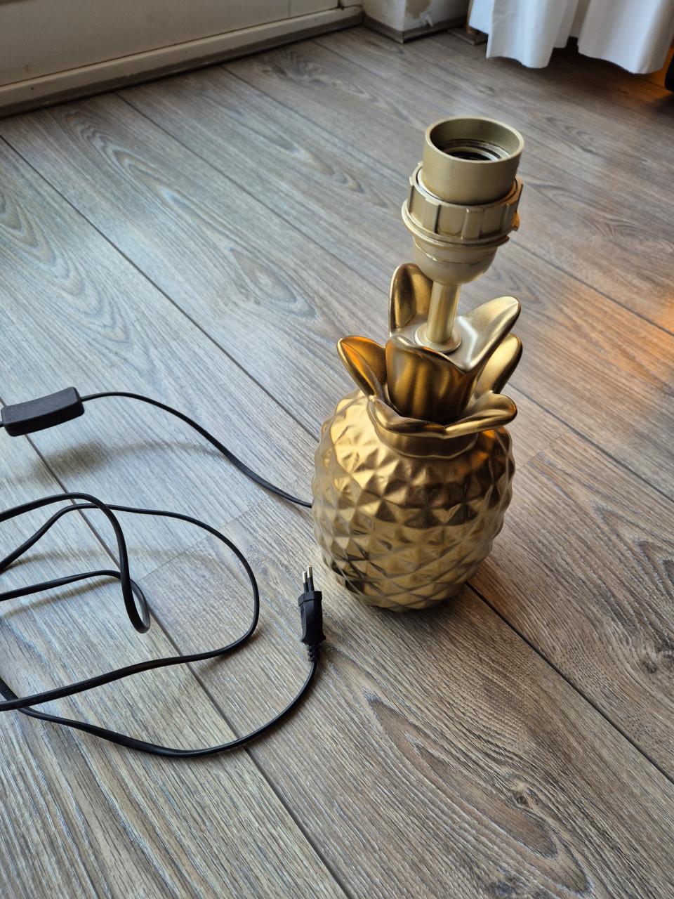 Gouden ananas lamp