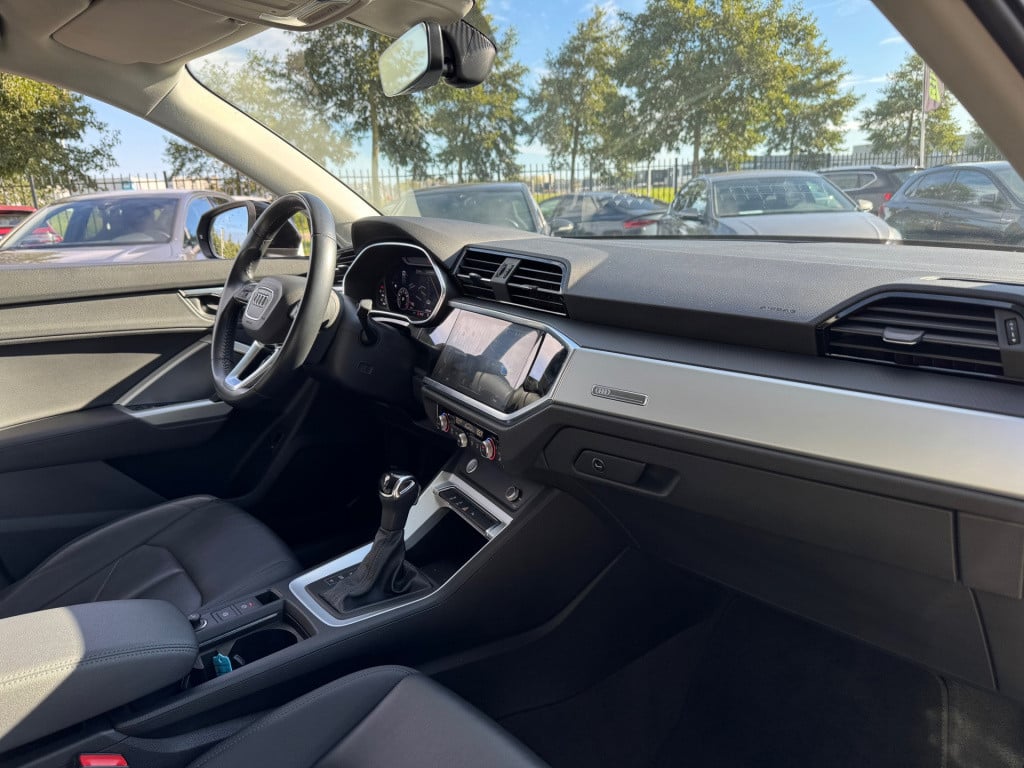 Audi Q3 35 tfsi * camera * matrix led * leer * keyless * trekhaak