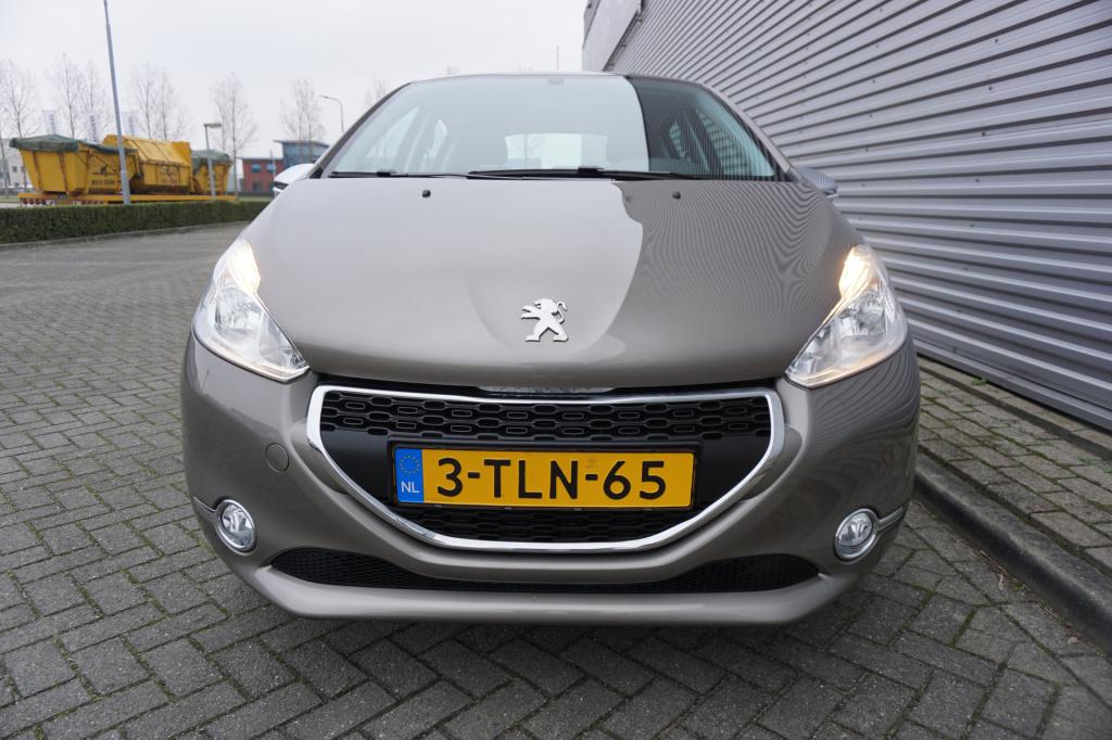 Peugeot 208 1.2 vti allure airco / cruise / elektr. ramen / parkeers. / nap