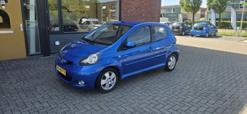 Zuinige TOYOTA AYGO Dynamic Blue