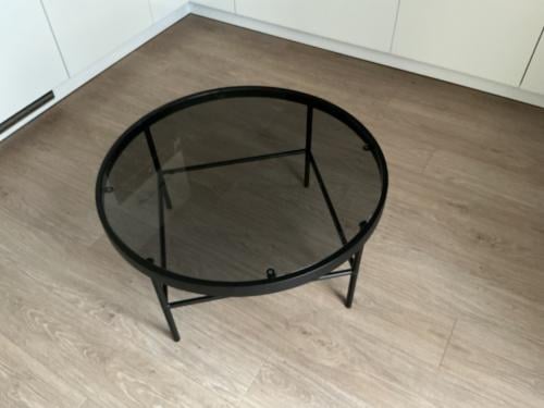 Zwarte glazen salontafel