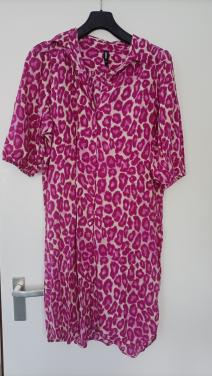 Jurk met ¾ mouw. Maat XXL. Merk Eksept. Kleur crème basis met fuchsia/paars