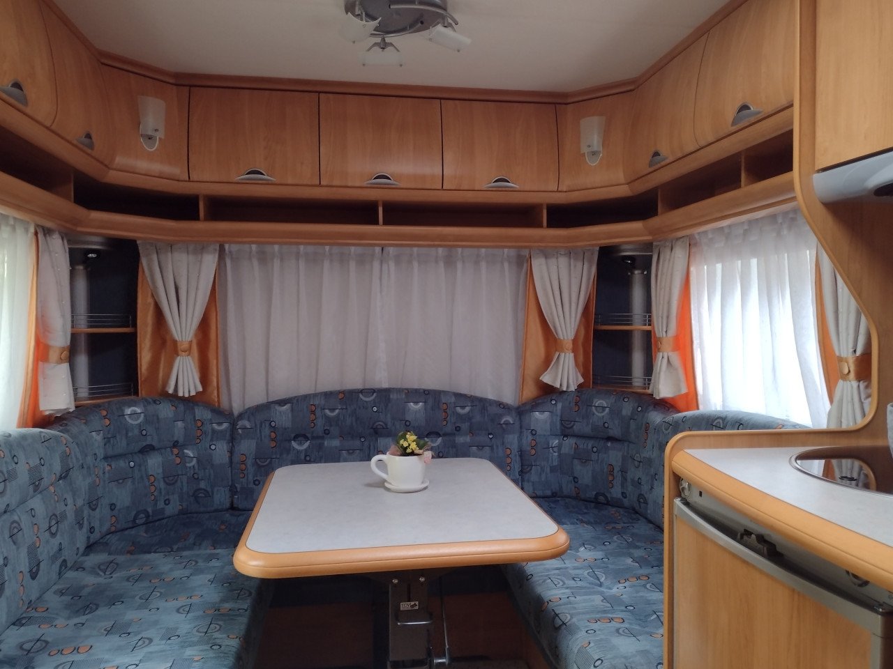 Caravan Hobby Excellent Easy Bouwjaar 2005. In prima staat netjes onderhoud