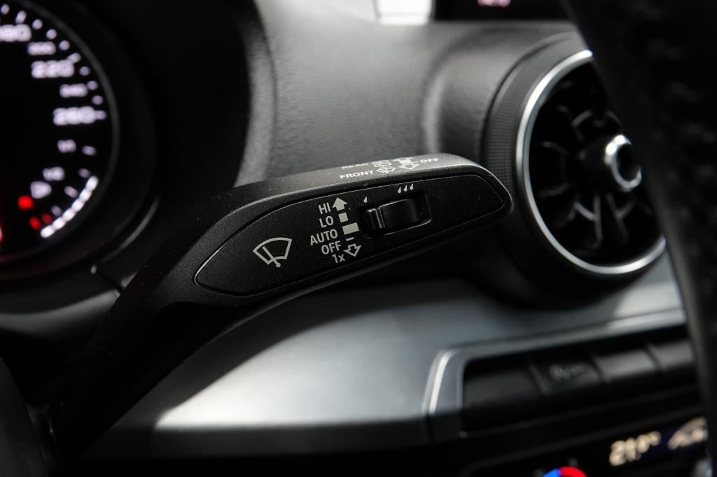 Audi Q2 1.0 tfsi sport | stoelverw. | led | pdc | 19" |