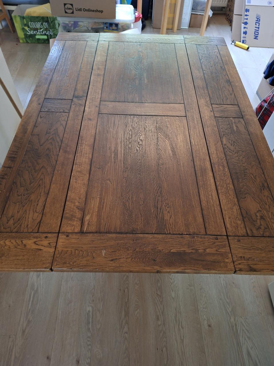 GERESERVEERD Eikenhouten eettafel