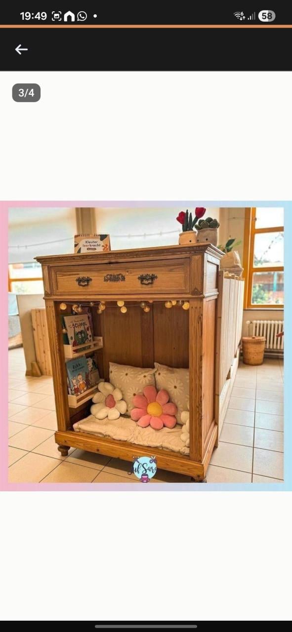 Antieke kast, 2 poppen, wieg/mozes mand, rieten stoeltjes