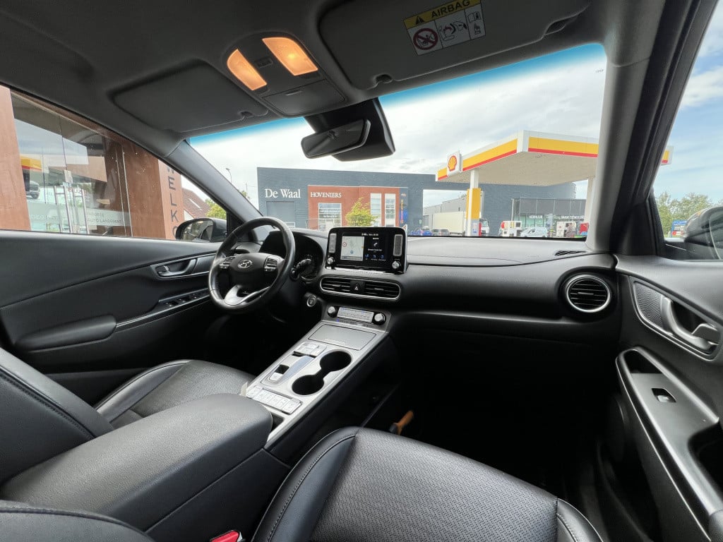 Hyundai Kona ev premium 64 kwh - 18 inch | head-up display | stoel- & stuur