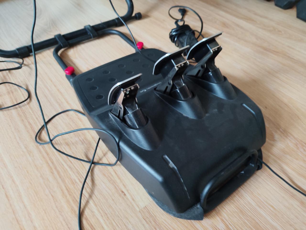 Playseat challenge + Logitech g29 + Logitech G driving force Bundel!