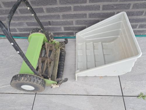 Handgrasmaaier met opvangbak
