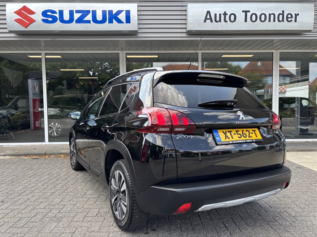 Peugeot 2008 allure 1.2-111pk/panoramadak