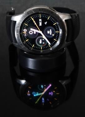 Samsung Galaxy watch (46 mm) R-800 met oplaadstandaard