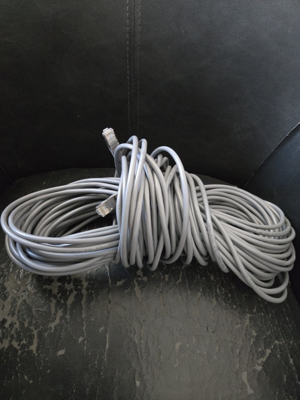 Heel veel kabels; Scart, Utp. Nieuw en gebruikt.