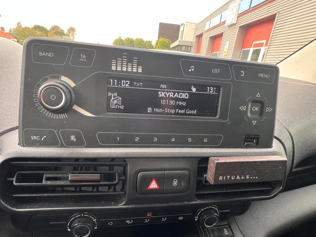 Opel Combo 1.5d l1h1 edition, trekhaak enz...