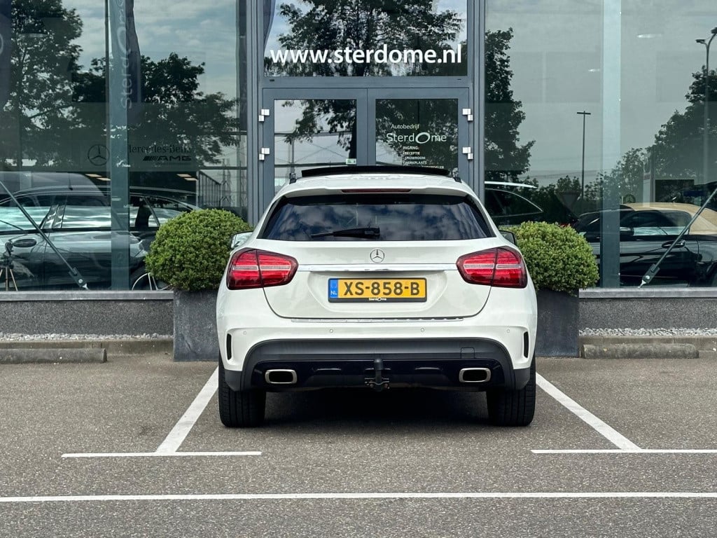 Mercedes-Benz Gla-klasse 250 premium plus l amg-line l panoramadak l led l 