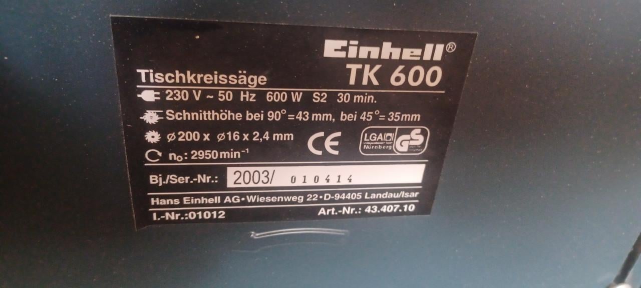 Te koop klein zaagtafeltje.