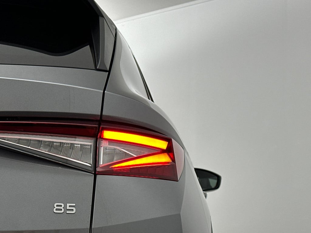 Skoda Elroq business edition tour elektromotor 210 kw / 286 pk