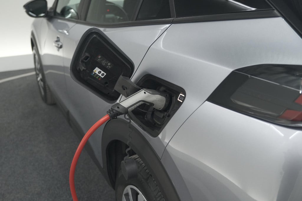 Peugeot E-2008 ev active 50 kwh | camera | navigatie | climate control | ap