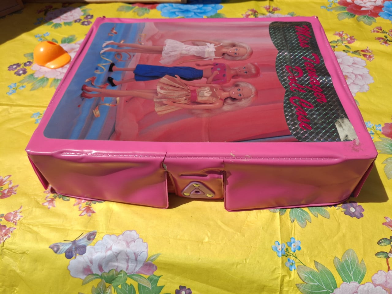 Partij Barbies, Kens en koffertje