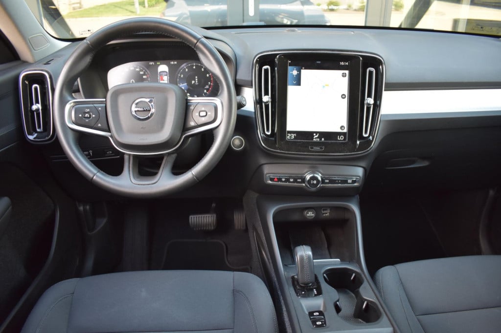 Volvo XC40 1.5 t2 | trekhaak | camera | apple carplay | android auto | adap