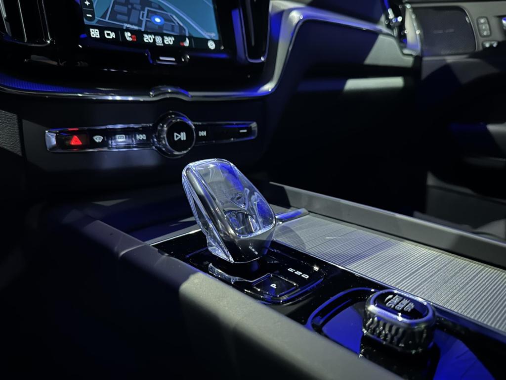 Volvo XC60 2.0 t6 plug-in hybrid awd ultra black edition *luchtvering*trekh