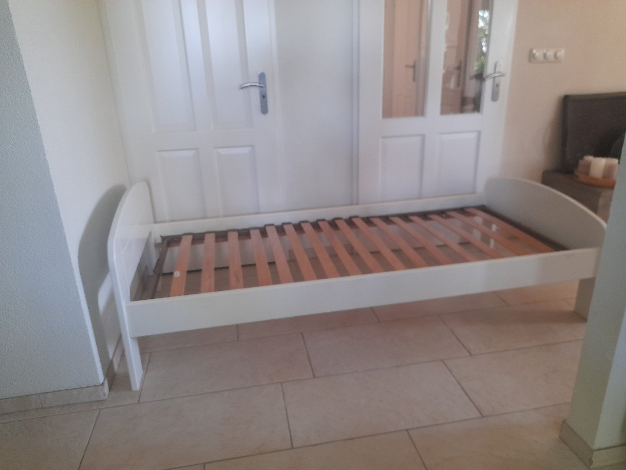1 persoons bed 90 x 200 ( in goede staat )