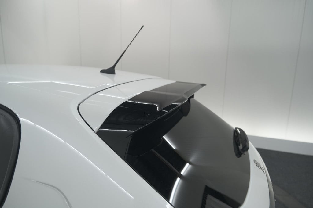 Peugeot 208 puretech 100 eat8 allure pack | camera | navigatie | apple carp