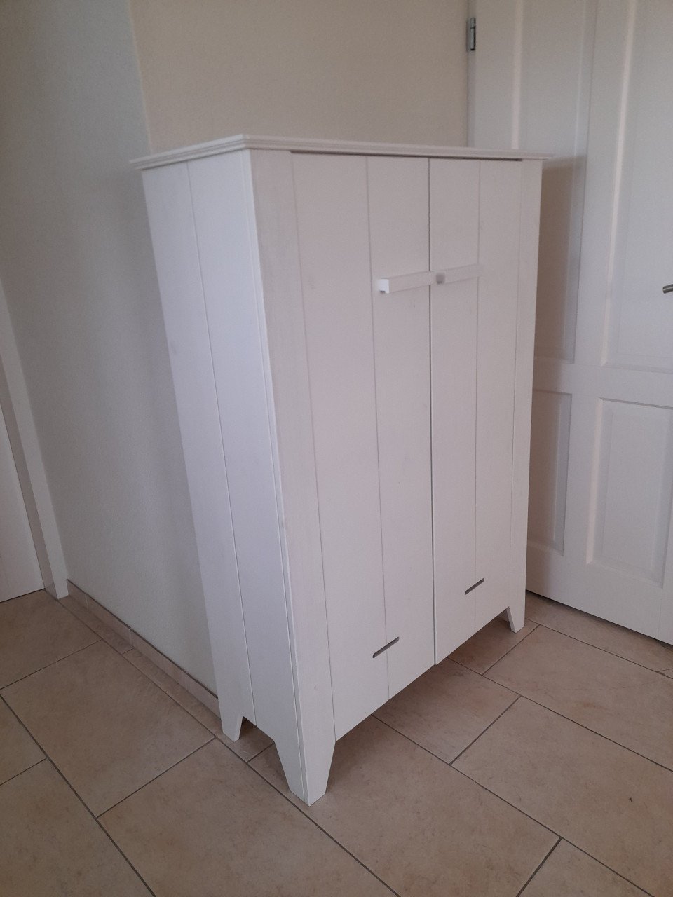 Prachtige stevige massief houten kast 100 x 37 x 142H (in goede staat )