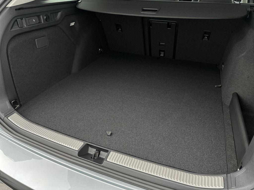 Volkswagen Passat variant 1.5 ehybrid elegance business dsg6 204pk