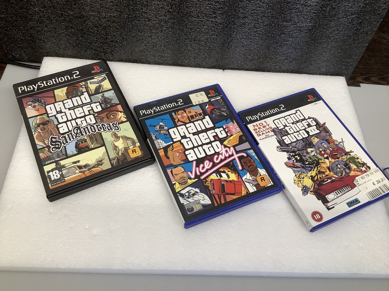 PlayStation 2 met 1 controller en 3 spellen GTA 4 + Pitfall.