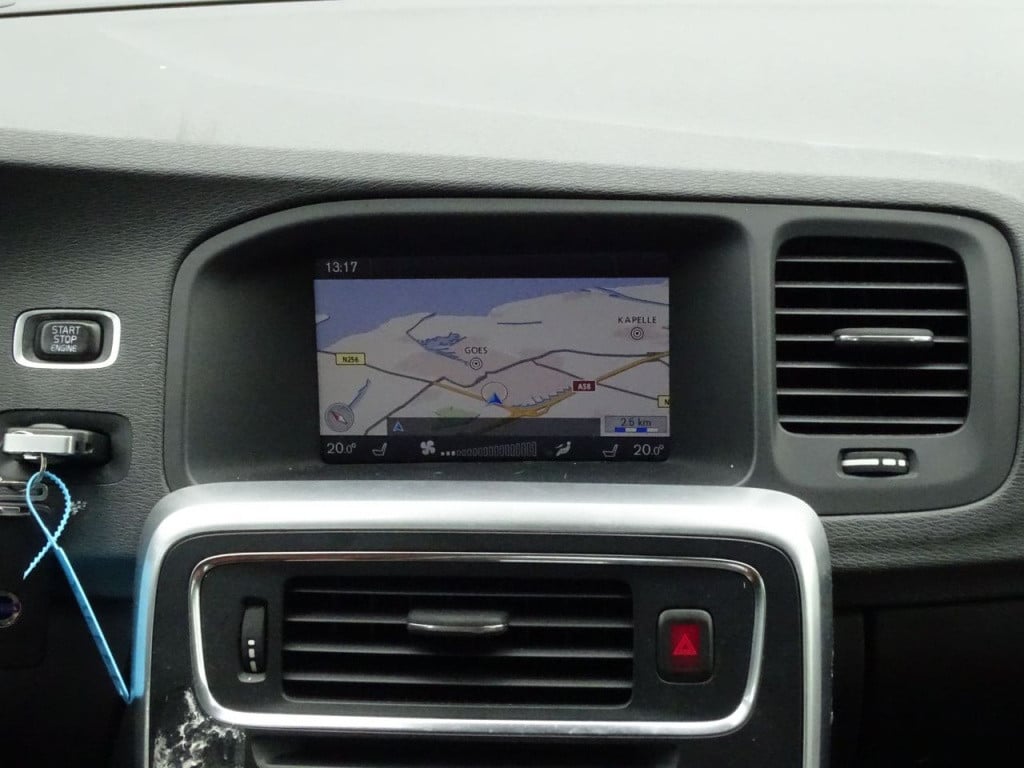 Volvo V60 2.0t momentum automaat | 200 pk | trekhaak