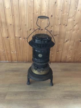 Oud klein petroleumkacheltje