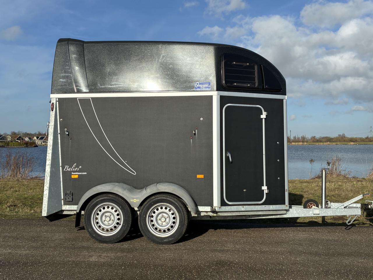 2 paards Humbaur Balios met zadelkamer en alubicomp bodem