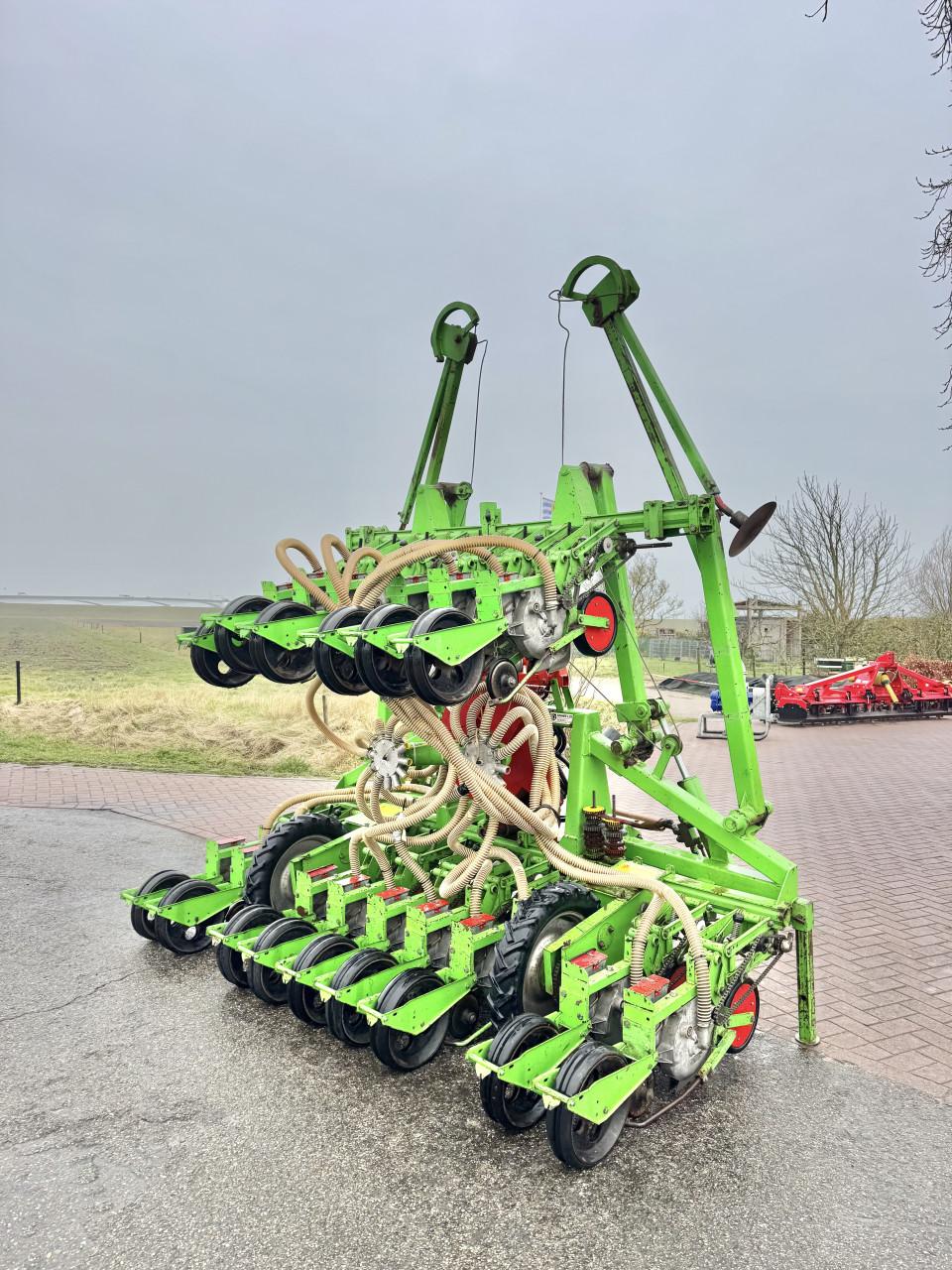 Vicon pneumatische uien zaaimachine 3x1,50 (5 rij per bed)