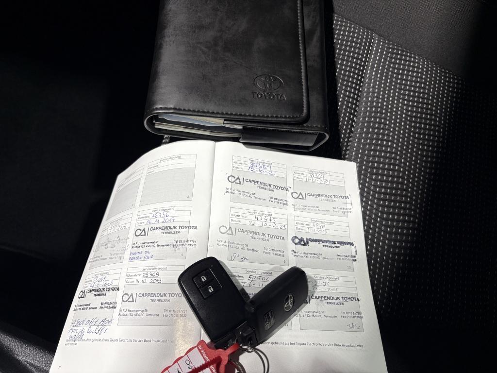 Toyota Auris 1.8 hybrid lease | panodak | navi | camera |