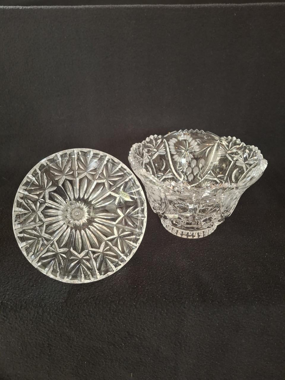 Puntgave Vintage Kristallen Bonbonnière hoogte 19cm dia 15cm