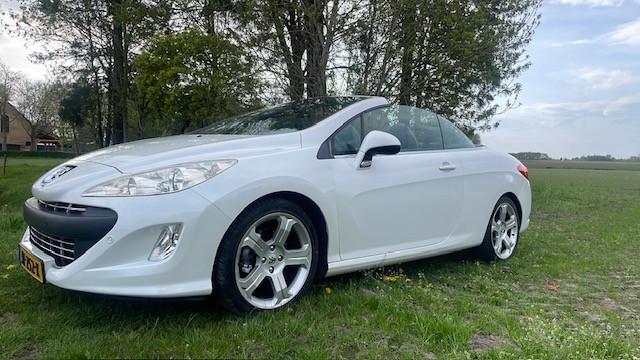Zeer mooie peugeot 308cc cabrio parelmoet wit weinig km nu 5499 euro