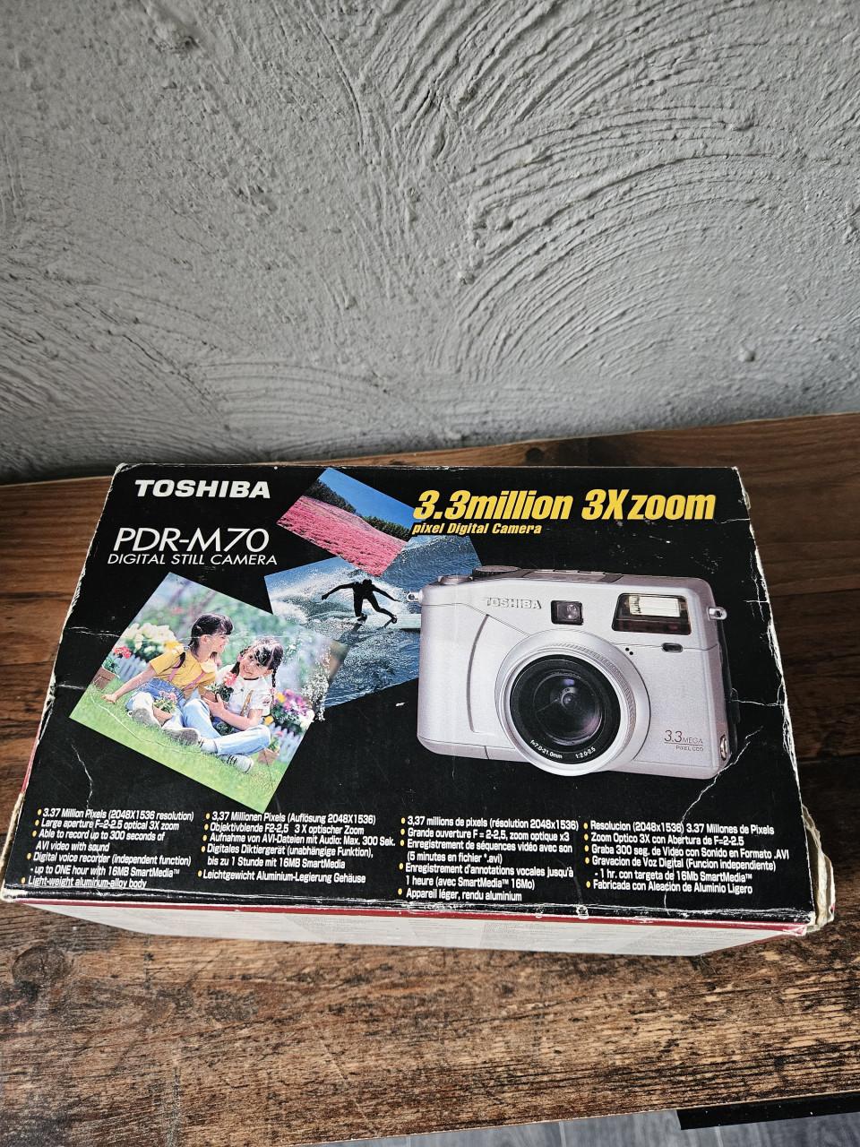 Zgan Toshiba PDR-M70 Digitale Camera met 3.3MP en 3x Zoom