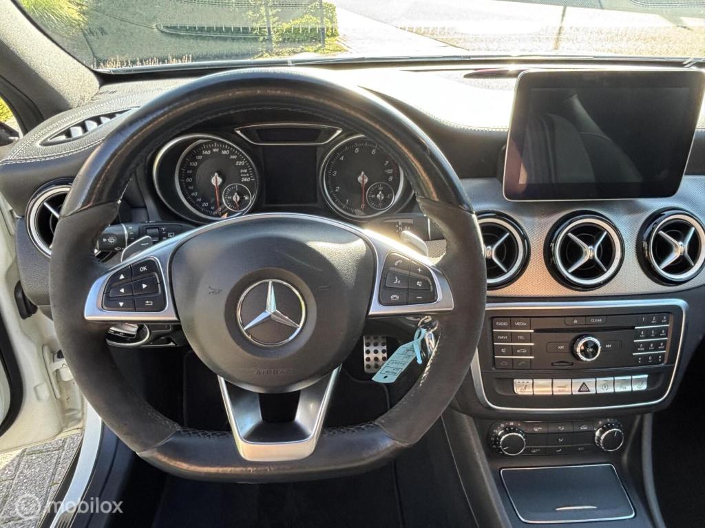 Mercedes-Benz Gla-klasse 200 premium plus amg edition
