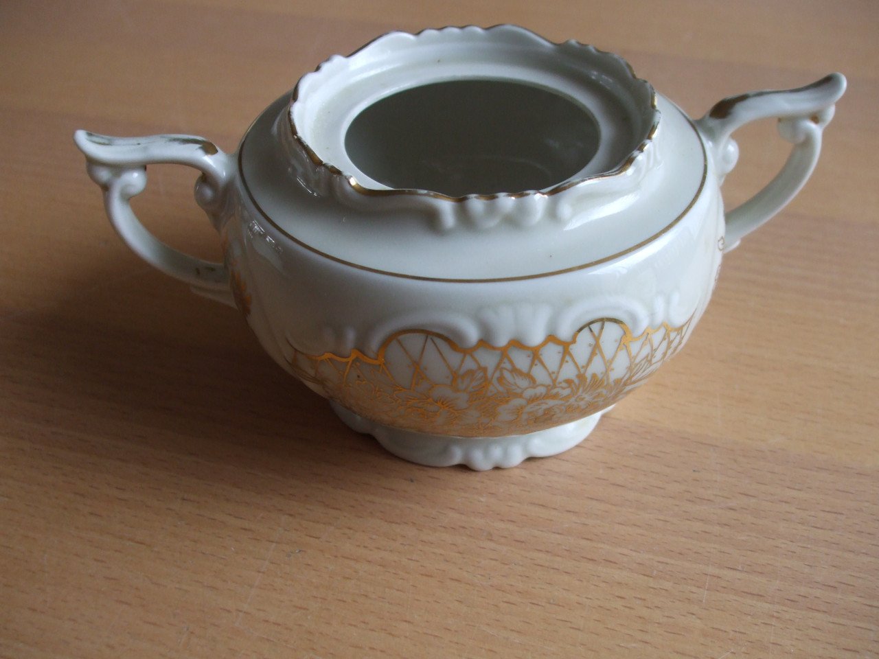 Te koop gedeelte van een goed servies.(z.g.a.n.).