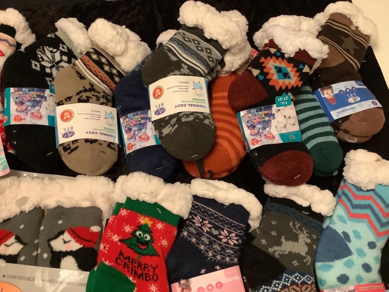 Partij super leuke kinder fluffy huissokken. ( partij 226)