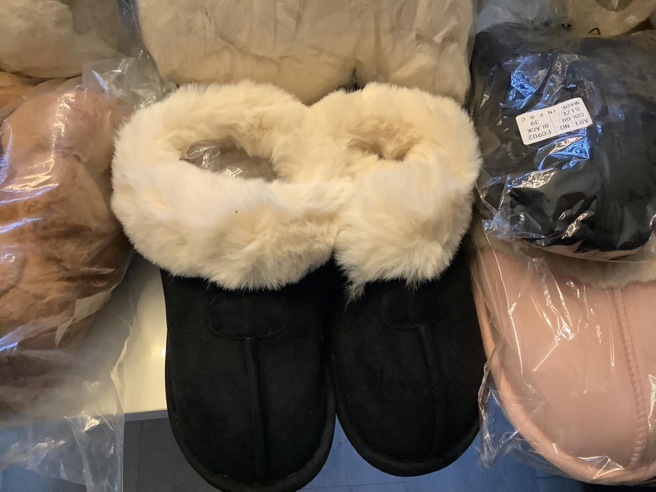 Partij luxe sloffen en voetverwarmers van Angry bird.  ( partij 53)