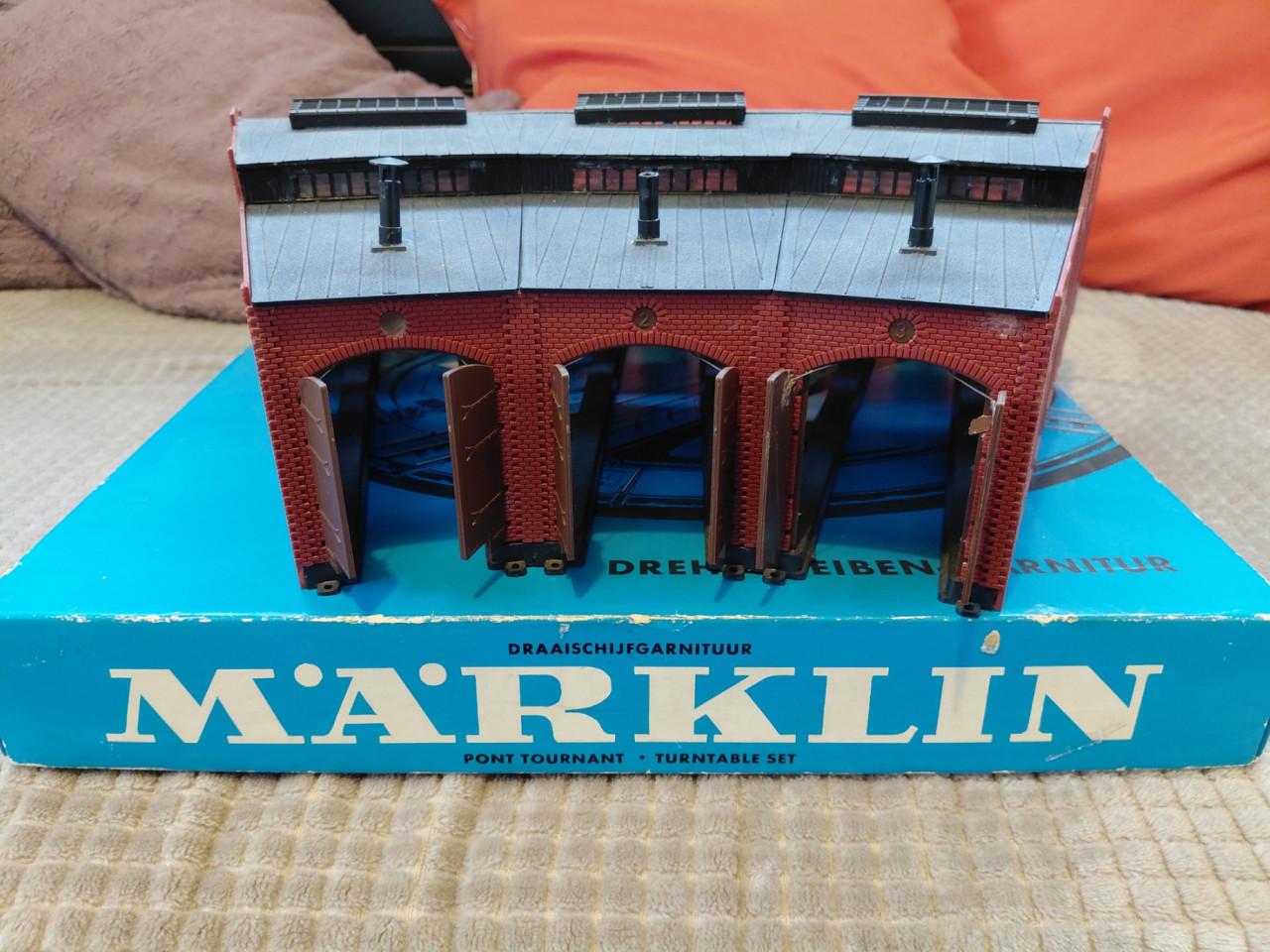 Märklin draaischijf 7186 en Loc.loods 7288