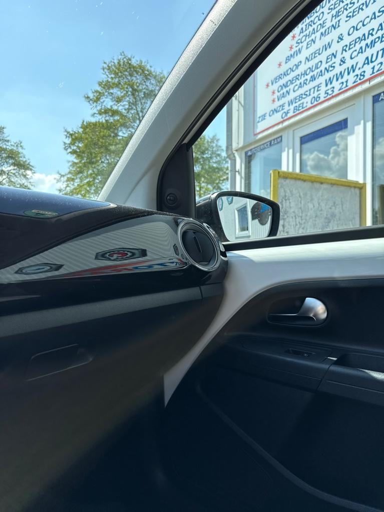 Volkswagen UP! 1.0 move up!