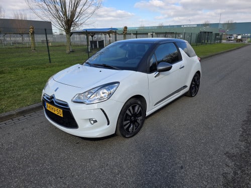 Citroen DS3 1.2 VTi So Chic Met Slecht's 101176km! Werkelijk In Nieuwstaat!