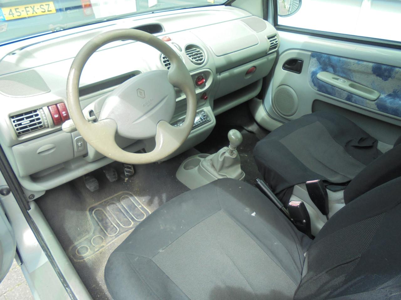 Twingo HET BETREFT EEN ZO MEENEEM AUTO !!!! oerdegelijke 1.2 motor € 450