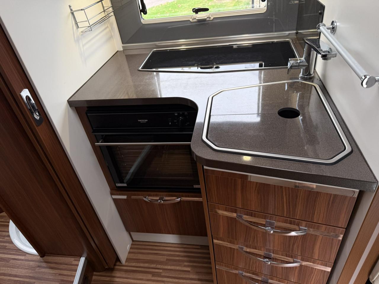 Adria Matrix Plus M670SC - Luxe gezinscamper vol comfort en vrijheid!